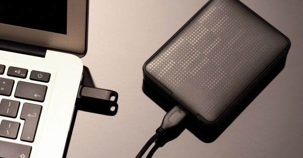14 ของขวัญวาเลนไทน์ เอาใจสายไอที โปรแกรมเมอร์ และเกมเมอร์ 🎁 💻 14 Portable Hard Drive