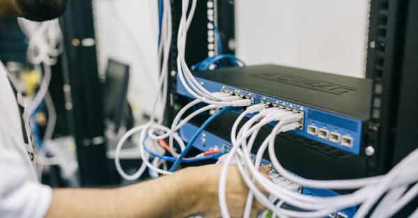 Network Switch ราคาถูกสำหรับบริษัทเล็ก: เลือกอย่างไรให้คุ้มค่า? 2 ทำไมบริษัทเล็กยังต้องใช้ Network Switch