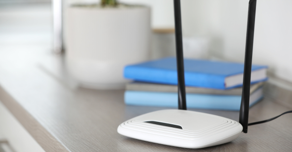 5 พฤติกรรมผู้ใช้งาน WiFi ที่คุณอาจไม่รู้…แต่ส่งผลให้เน็ตช้าในปี 2025! 3 2. วาง Router ไว้ผิดที่